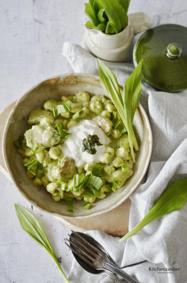 Spätzlepfanne mit Hähnchen und Bärlauch