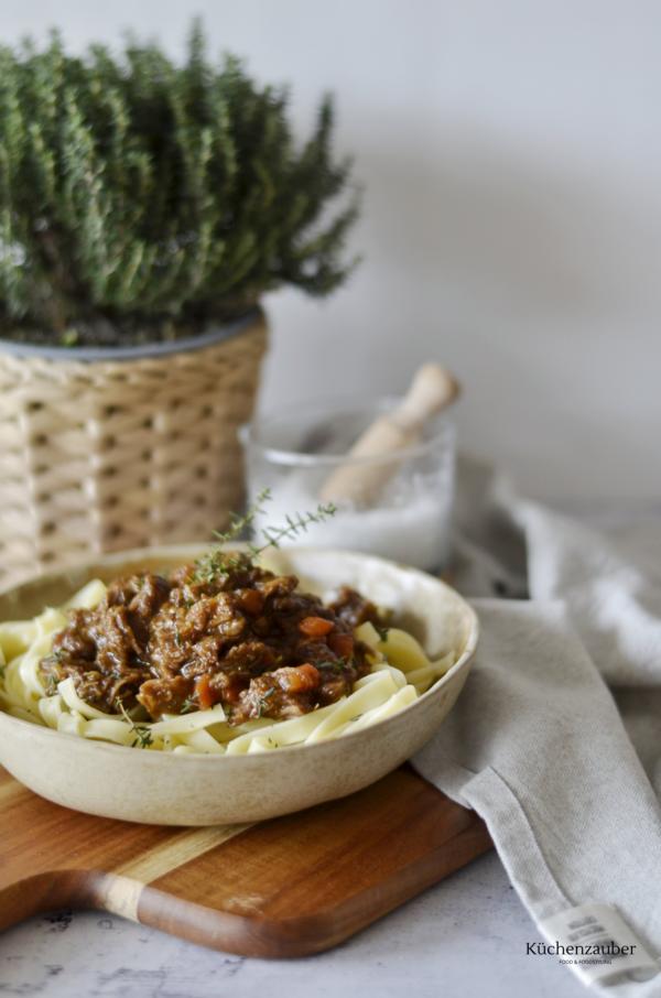 Lammragout mit Bandnudeln